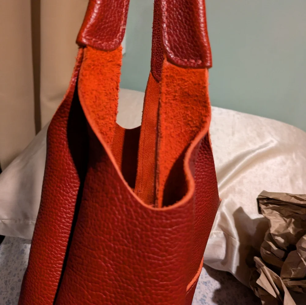 **SOLD**. 'Almost Perfect' Madison Shoulder Bag - Picture 8 of 10